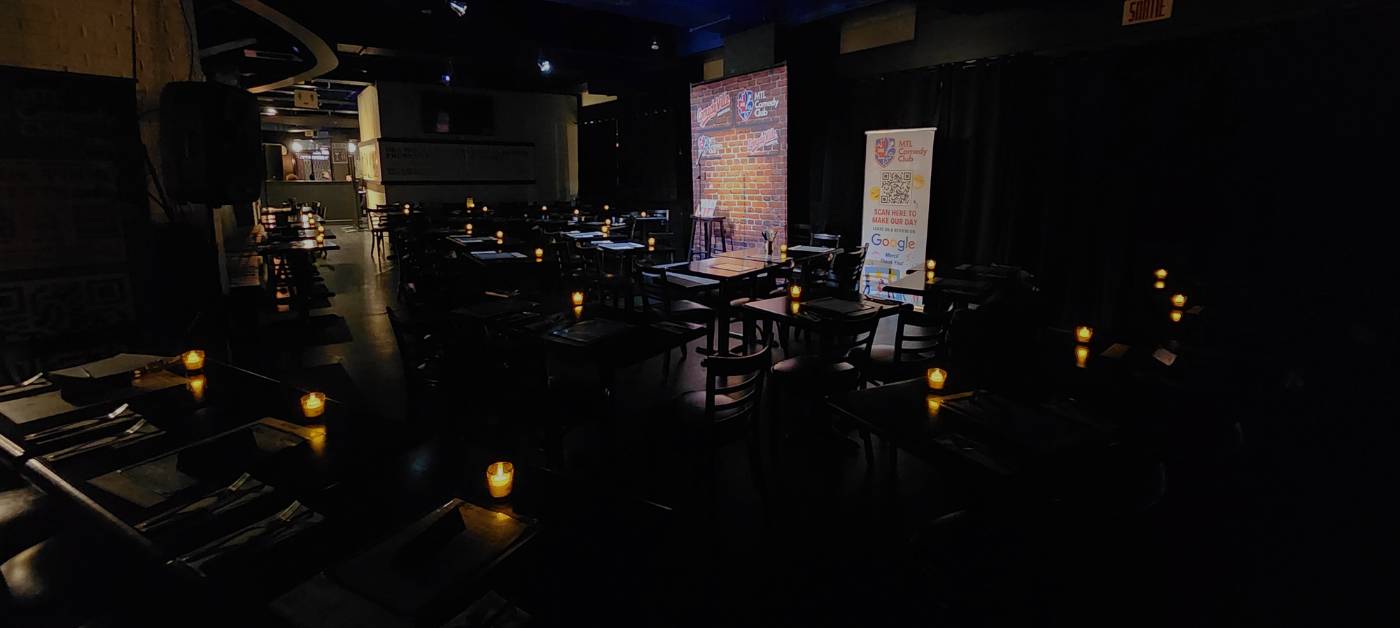 FULL SERVICE  KITCHEN & BAR